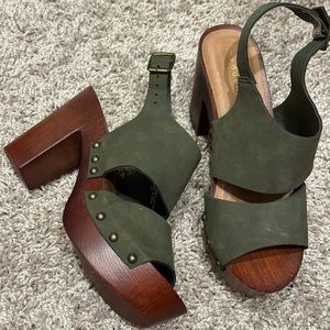 Madden Girl size 5 platform heels